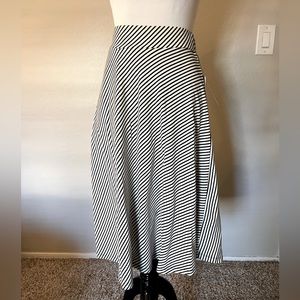 NWT - Black and white strip skirt - Small